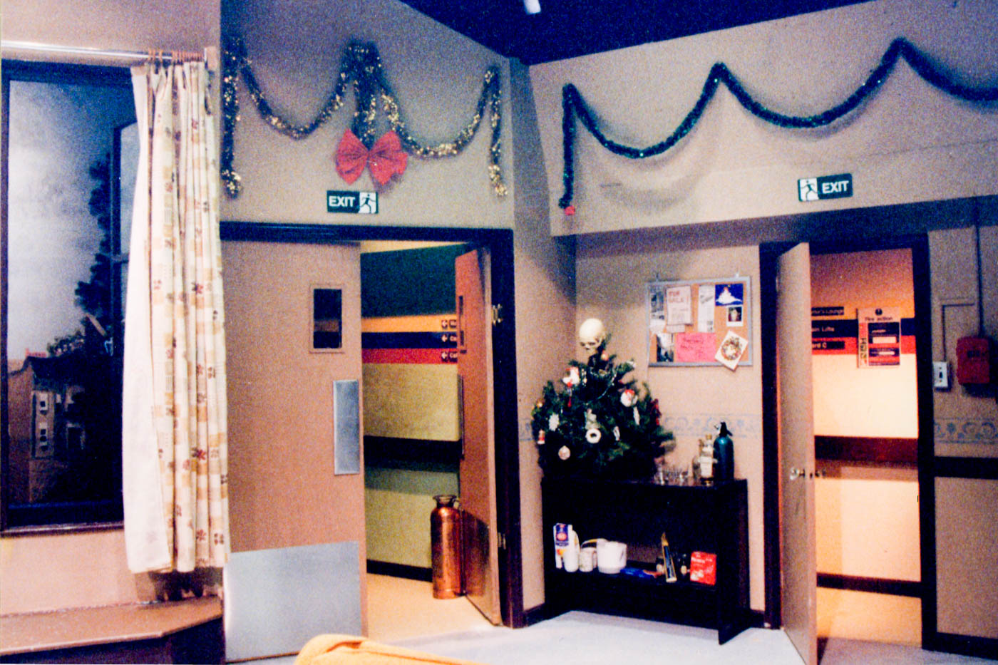 It Runs In The Family Set Design By Ruth Neeman